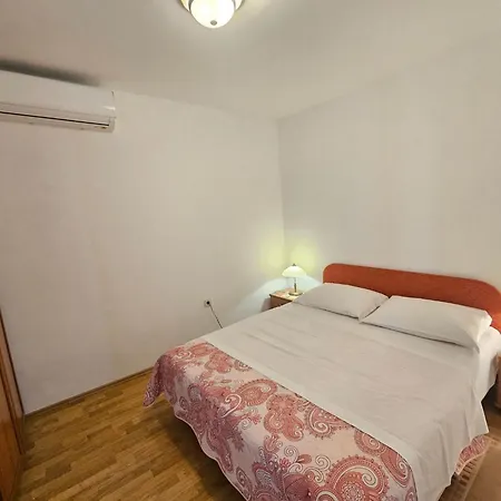 Fuer 3 Personen Mit Terrasse By Interhome Novi Vinodolski