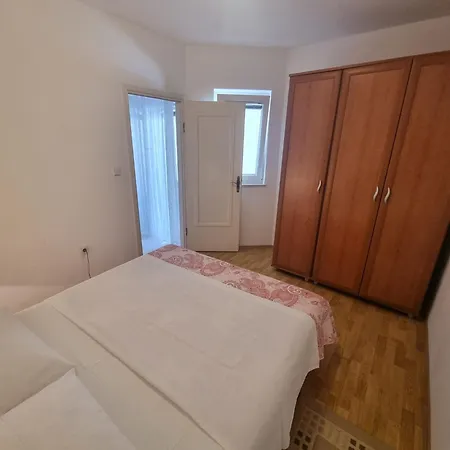 Appartamento Fuer 3 Personen Mit Terrasse By Interhome *
