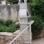 Fuer 3 Personen Mit Terrasse By Interhome * نوفي فينودولسكي